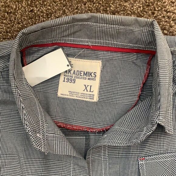 😊 3/$30 
NWT Men’s Akademiks Button Down Long Sleeve XL black/white plaid - Picture 2 of 11
